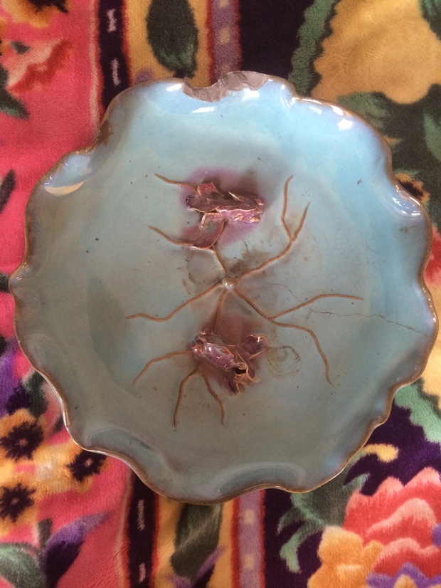 判定钧窑瓷器金鱼荷叶盘真假