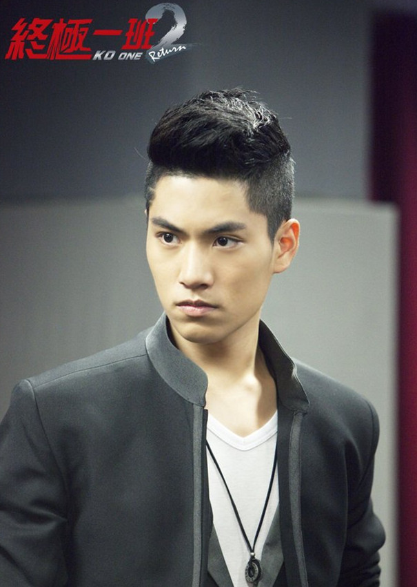 高中一二年级时念华冈艺校,后转学至南强工商表演艺术科, 和spexial