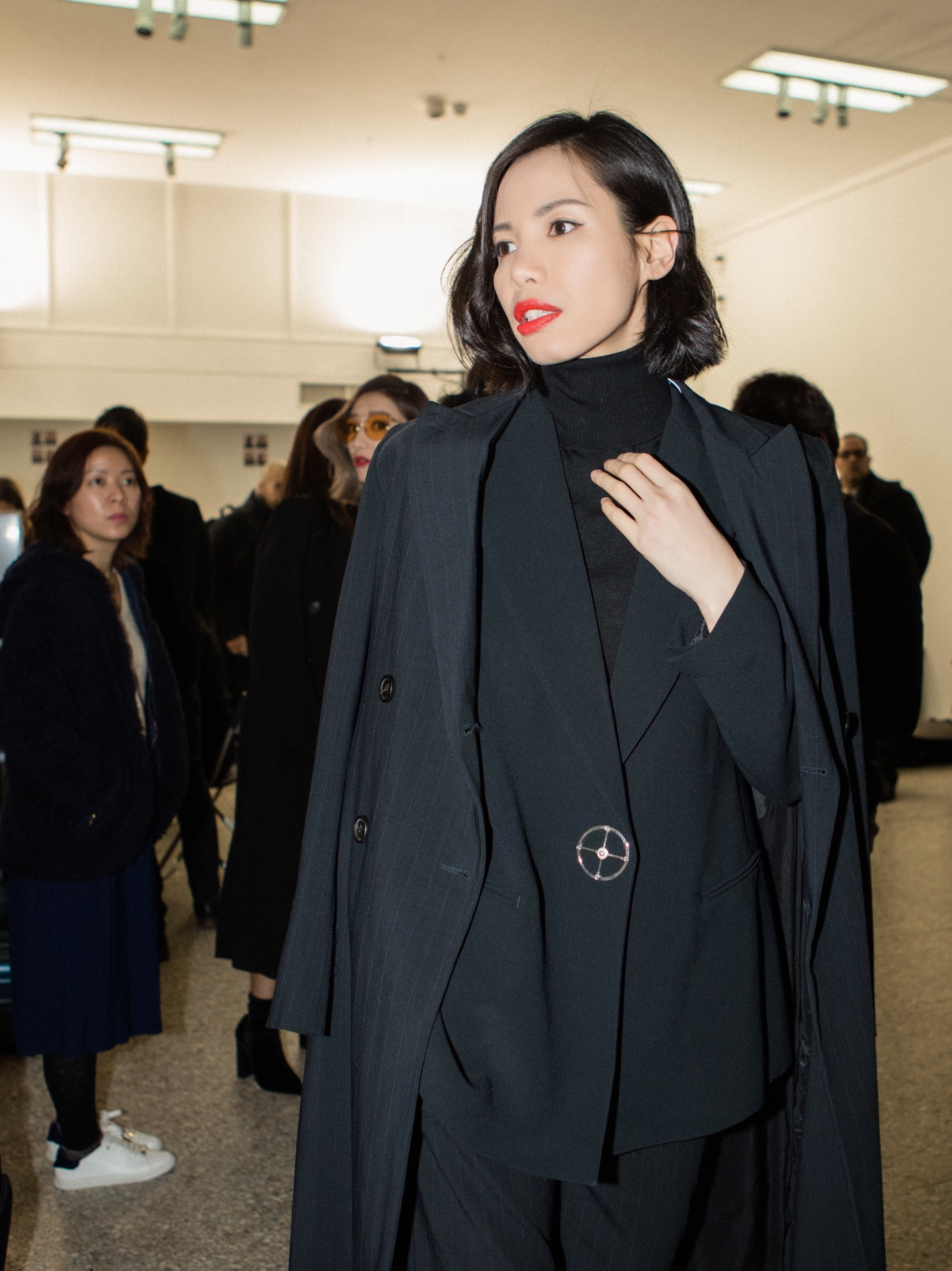 美艳与总攻气质并存!时尚主播linda米兰演绎错落时尚