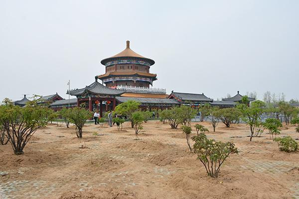 齊魯網日照4月15日訊 15日上午,莒縣首屆牡丹文化節開幕式在麗正園