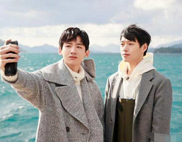 魏大勋镜头中的白敬亭变"乡土"?山花兄弟互怼完还一起拍新戏了