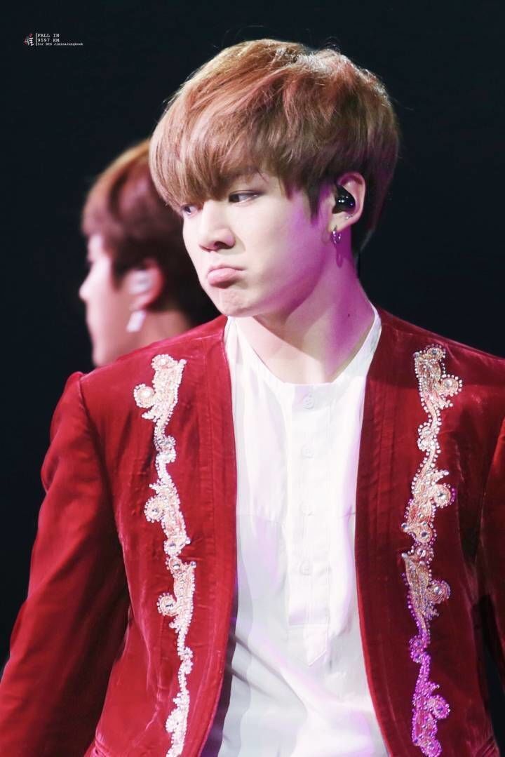 [防弹少年团][分享]170421 一只委屈的撅嘴兔 眼里泛着朦胧泪花