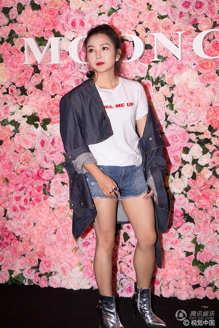 辣妈何洁牛仔风.