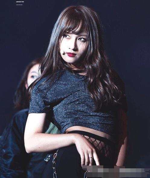 而这位"韩国版关晓彤",眼神中总是带着一种杀气,看起来凶巴巴的,不过