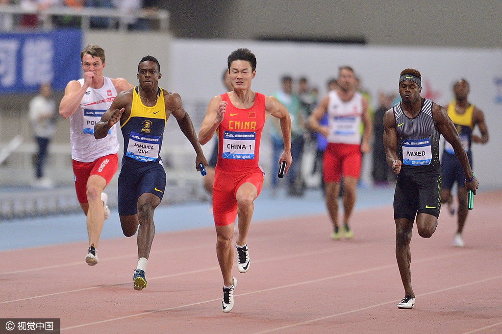 组图-张培萌最后一棒咬牙发力 中国队破赛会纪录