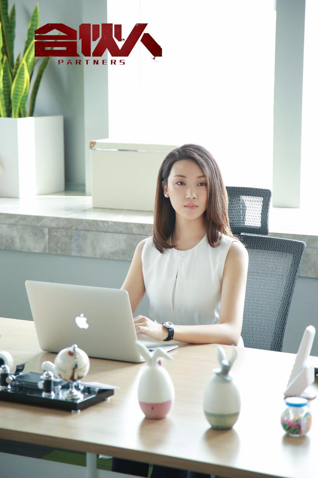 菅纫姿《合伙人》今晚开播 深情演绎陪伴式的长情告