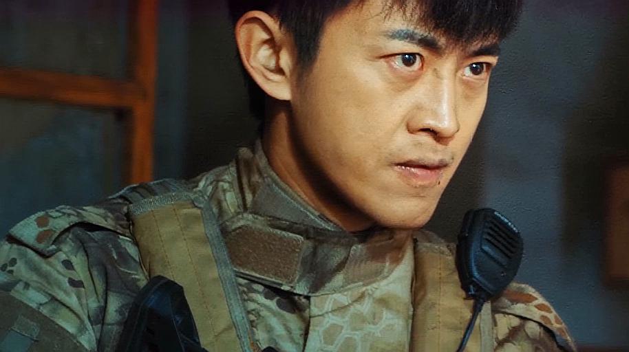 特种保镖2:队员被生化武器感染变成丧尸,全队被生化人袭击