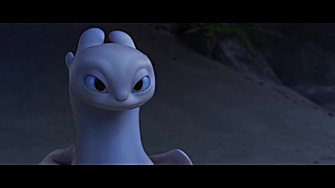 《驯龙高手3》无牙仔强势回归, 被一只美丽又捉摸不定的白龙光煞吸引