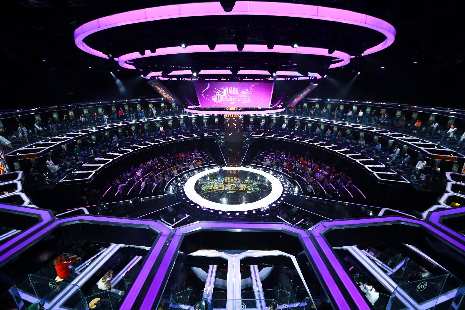 要给爱唱歌的"麦霸"一个大舞台