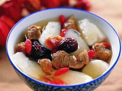 功效 制作 原料 菜谱 基本特点 制作方法   山药羊肉汤,冬季温补美食