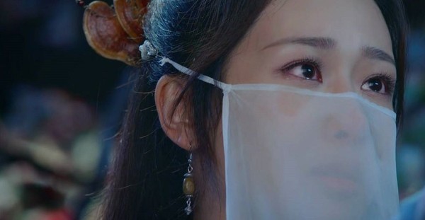 再到后来,羌活为锦觅挡箭而死,锦觅悲伤至极加快毒发,痛哭之后吐血