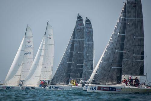 ccor帆船赛扬帆青岛迎首竞赛日 海上各级别比赛初遇挑战