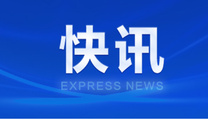 男子金饰店打砸柜台